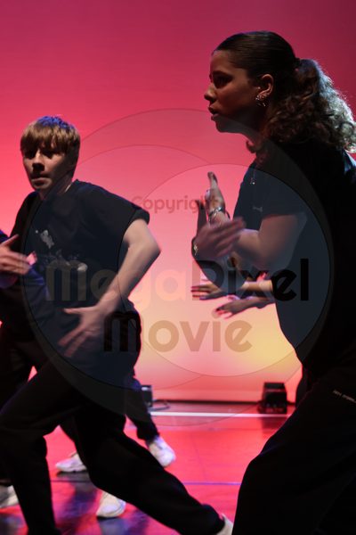 Let's Dance - Image 696A4830-3