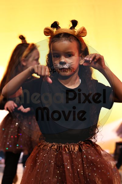 Let's Dance - Image 696A1589