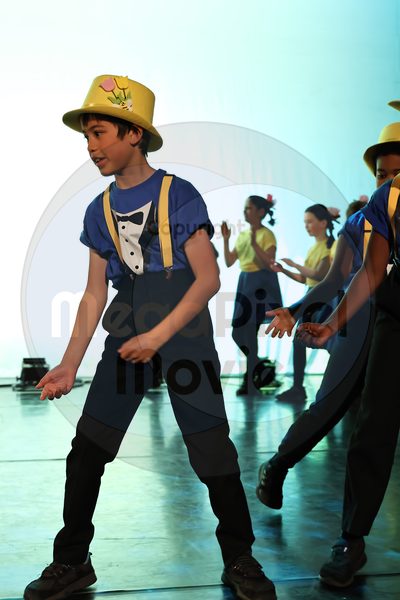 Let's Dance - Image 696A7840