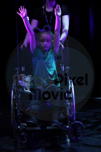 Let's Dance - Image 696A5560